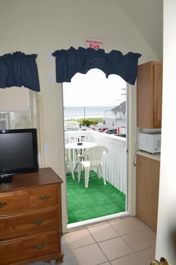 The New Oceanic Inn 8
