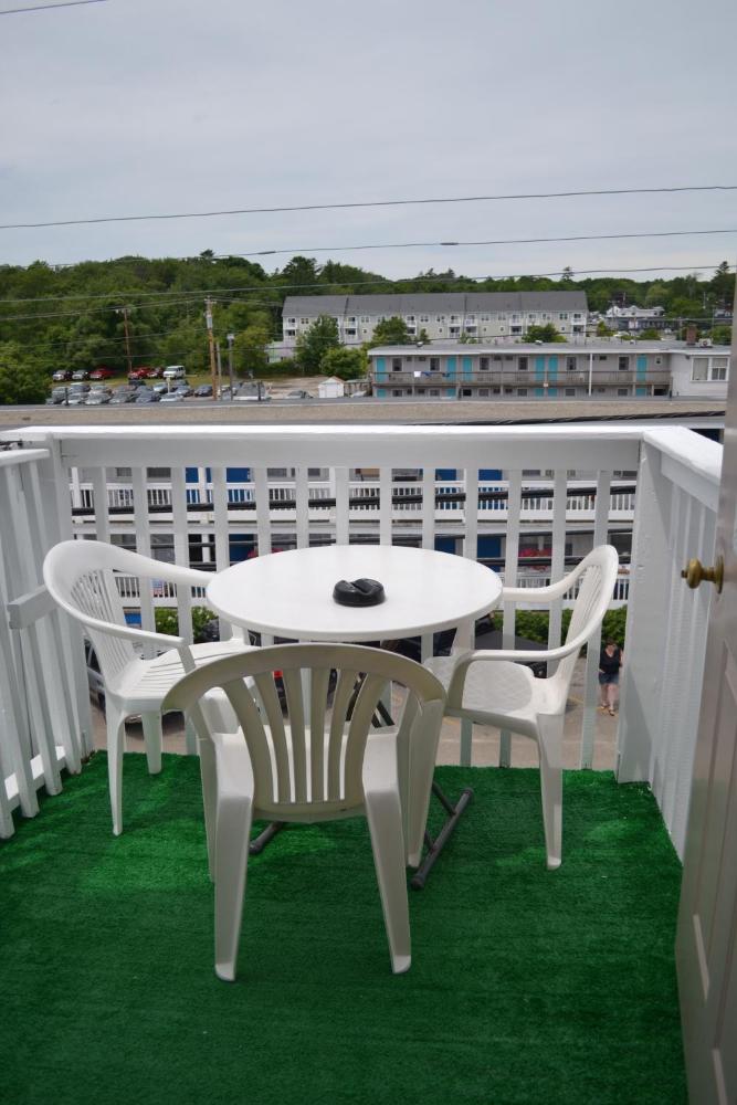 Queen Room with Two Queen Beds - #8 at The New Oceanic Inn, photo 3
